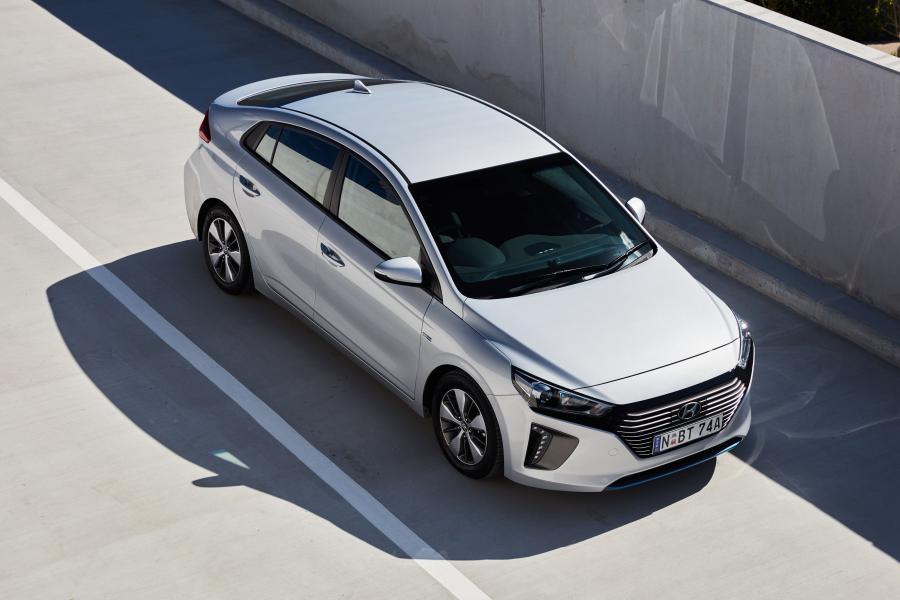  Hyundai IONIQ plug-in (AE) 2018 года  (AU) (фото 24 из 40)